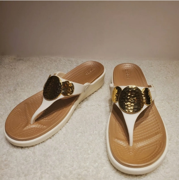 crocs sanrah sandals